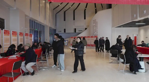 “人才夜市+技能夜校” 打造就業(yè)服務(wù)新場(chǎng)景1.jpg